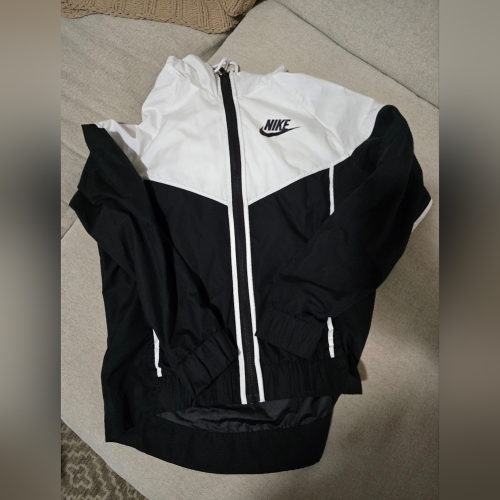 Nike Women's Size Small Windbreaker Jacket